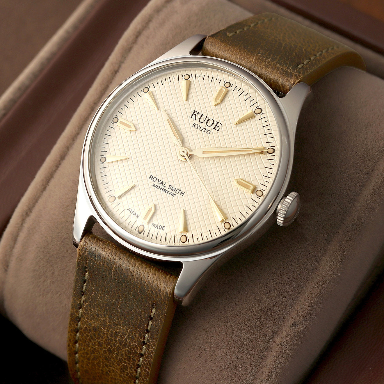 ROYAL SMITH 90-006 Silver Case Ivory Dial