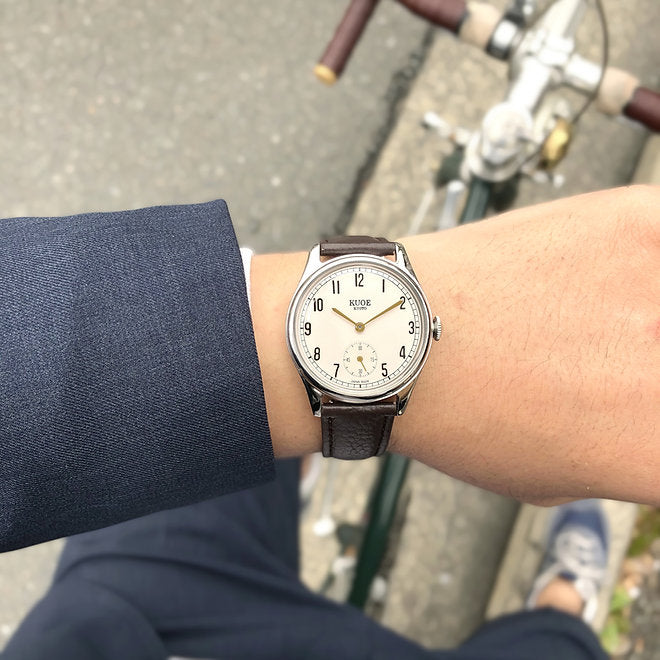 OLD SMITH 90-001 Arabic Numeral Dial with Smooth Black Leather Strap