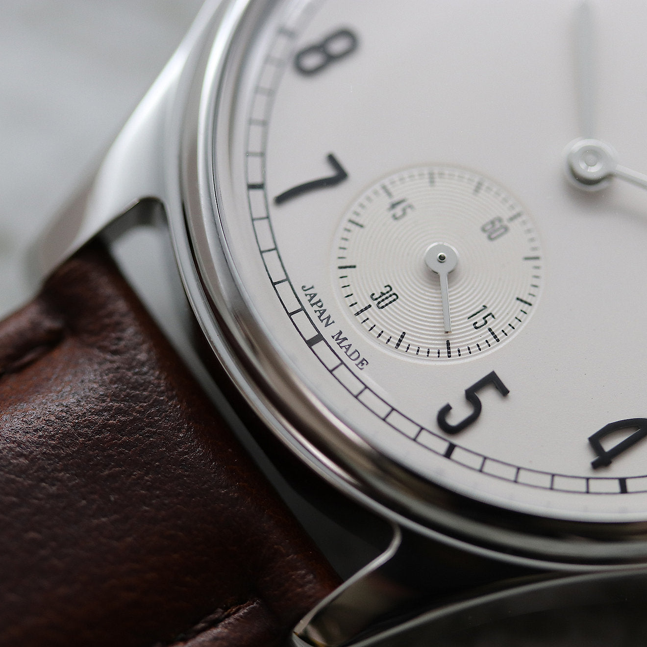 OLD SMITH 90-001 Arabic Numeral Dial with Smooth Black Leather Strap