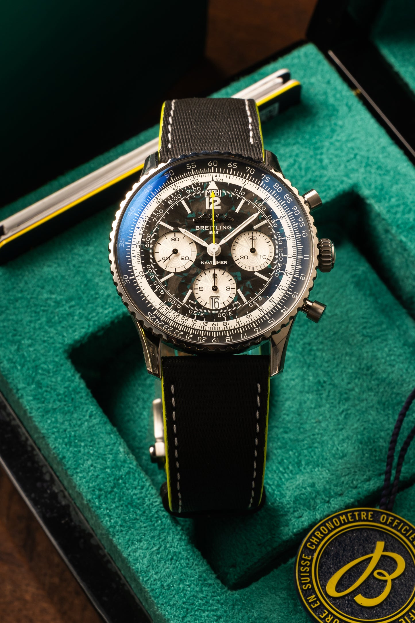 Breitling Navitimer B01 Chronograph 43 Aston Martin ARAMCO FORMULA ONE™ TEAM