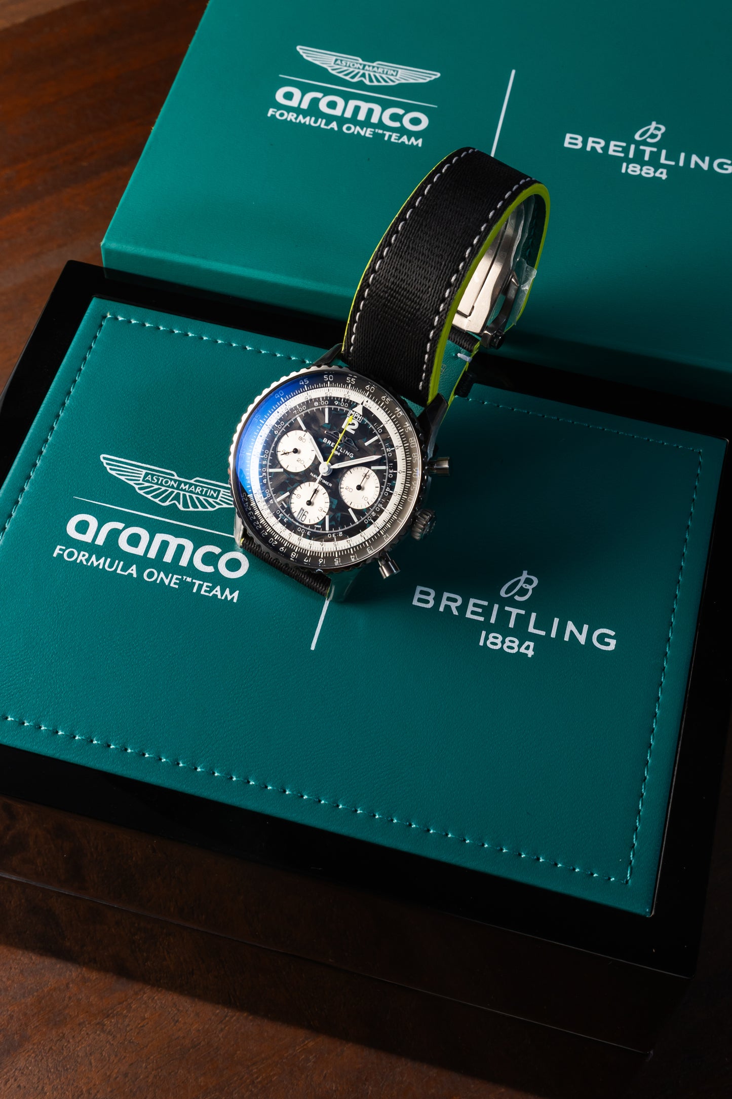 Breitling Navitimer B01 Chronograph 43 Aston Martin ARAMCO FORMULA ONE™ TEAM