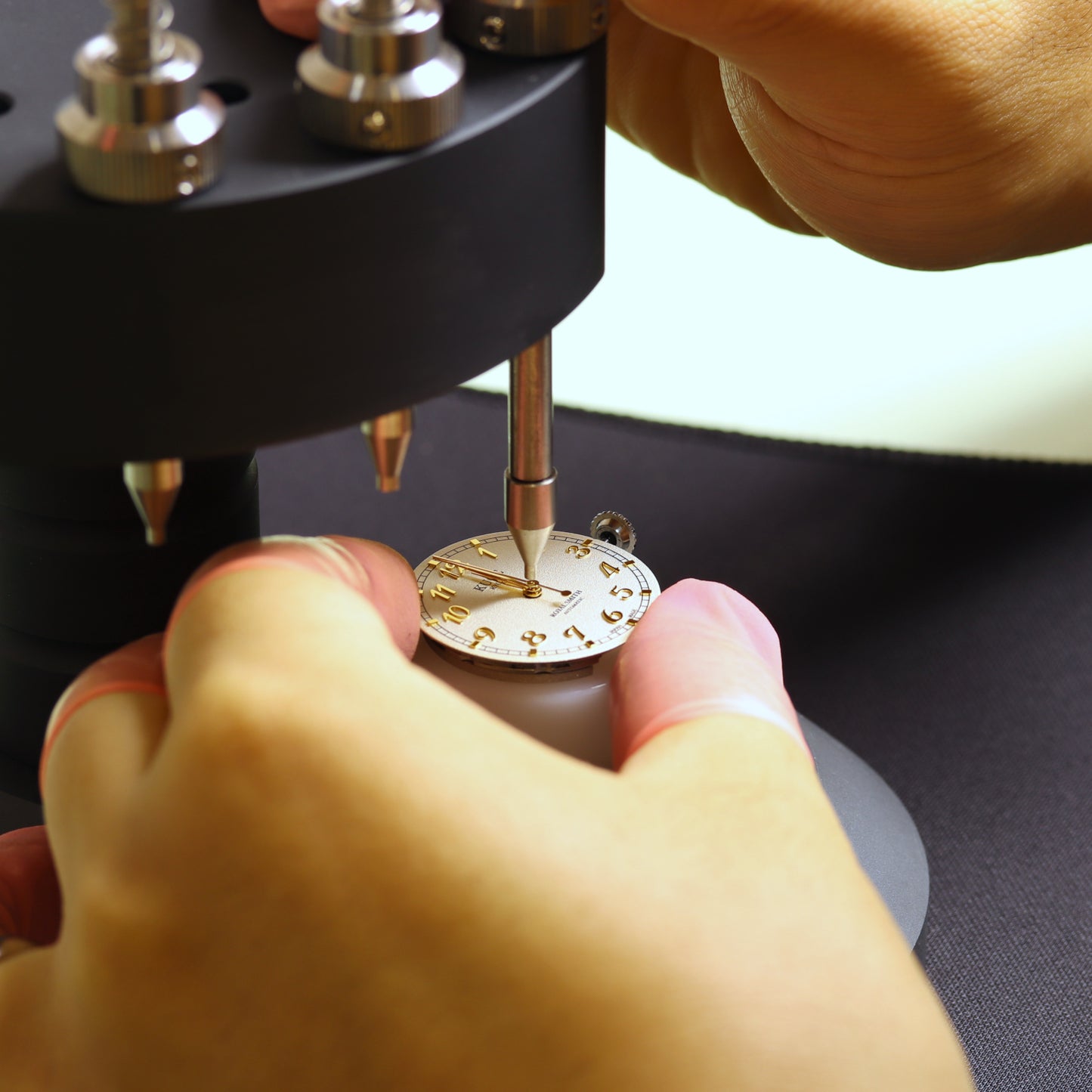 ROYAL SMITH 90-008 Silver case with silver indices dial