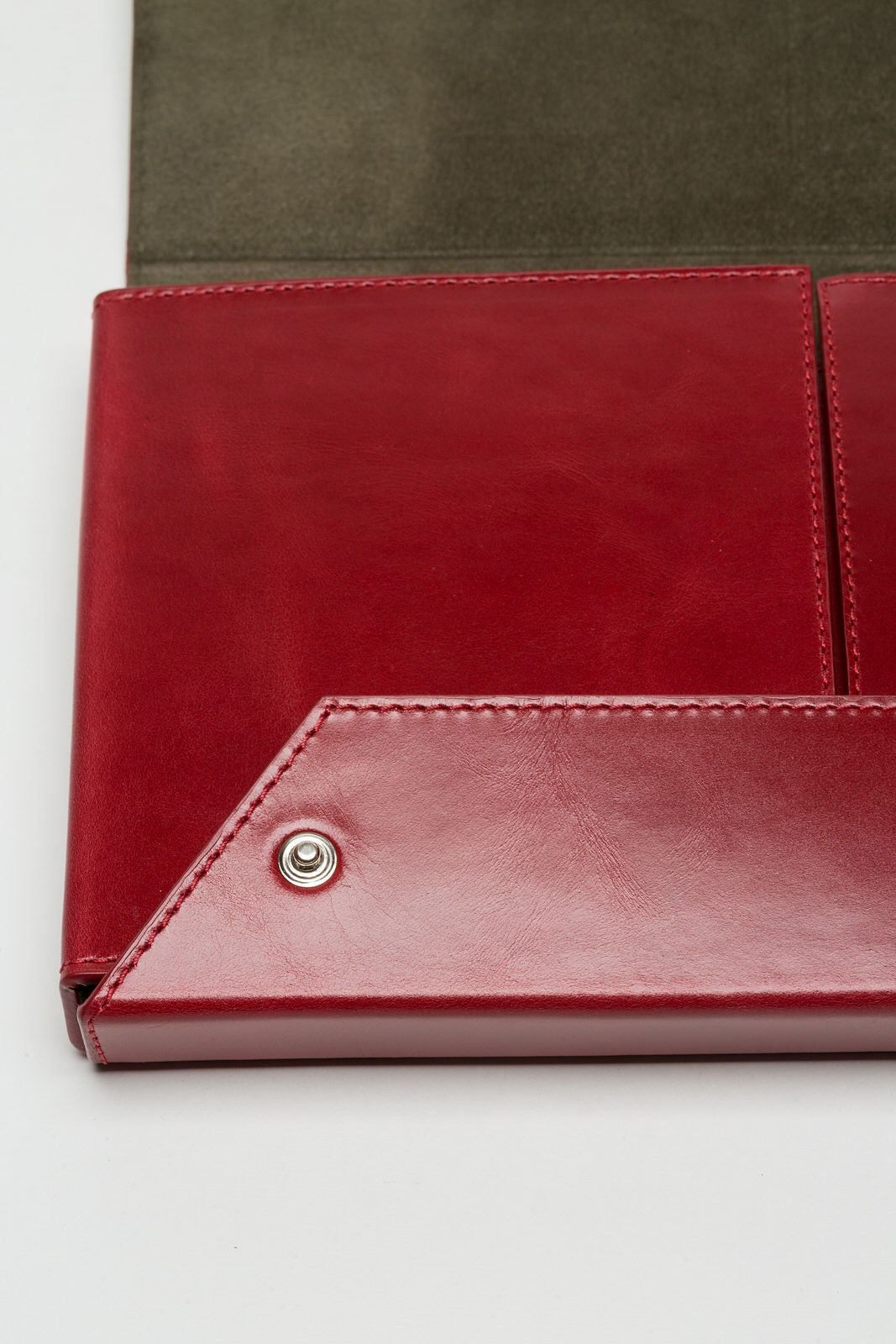 WG Xclusiv Cherry Red Leather Case