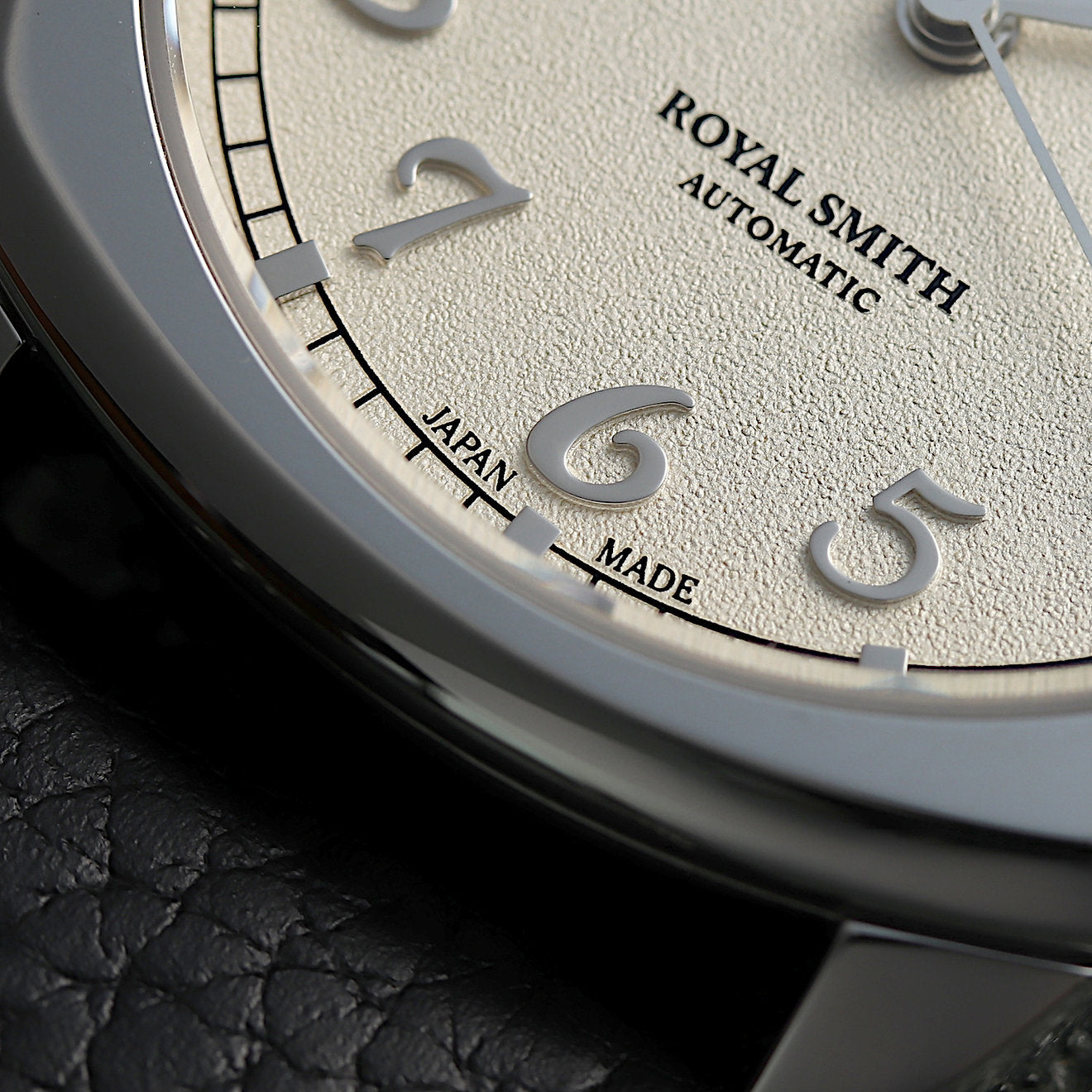 ROYAL SMITH 90-008 Silver case with silver indices dial