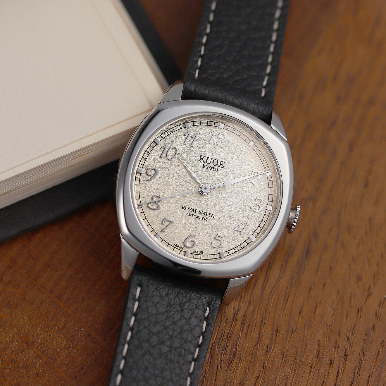 ROYAL SMITH 90-008 Silver case with silver indices dial