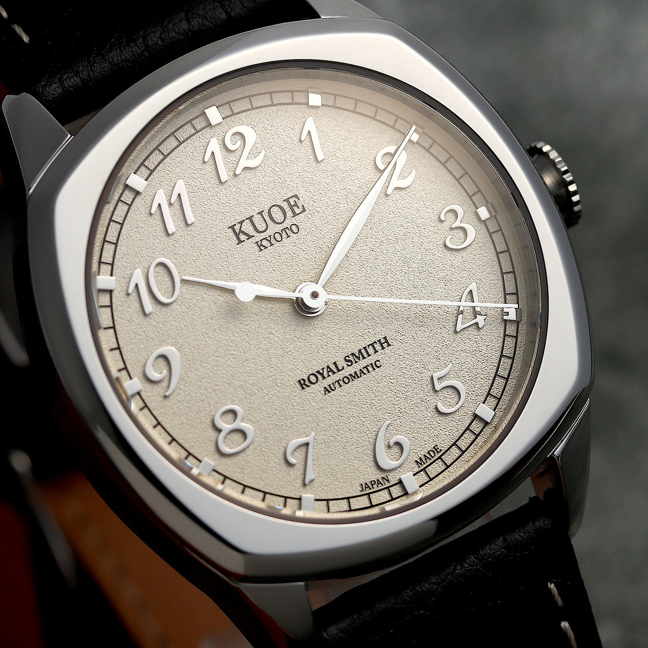 ROYAL SMITH 90-008 Silver case with silver indices dial