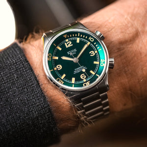 SOMBRERO 90-011, Green Linen Textured Dial