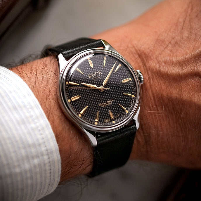 ROYAL SMITH 90-006 Large - 39mm Silver Case Black Dial