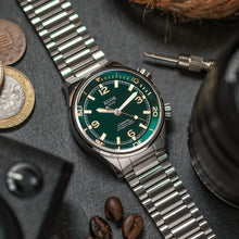 SOMBRERO 90-011, Green Linen Textured Dial