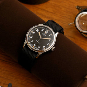 OLD SMITH 90-002 Large - 38mm Automatic No-Date Black Dial