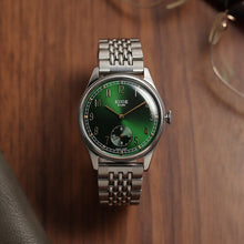 OLD SMITH 90-001  Green Dial with stainless steel bracelet