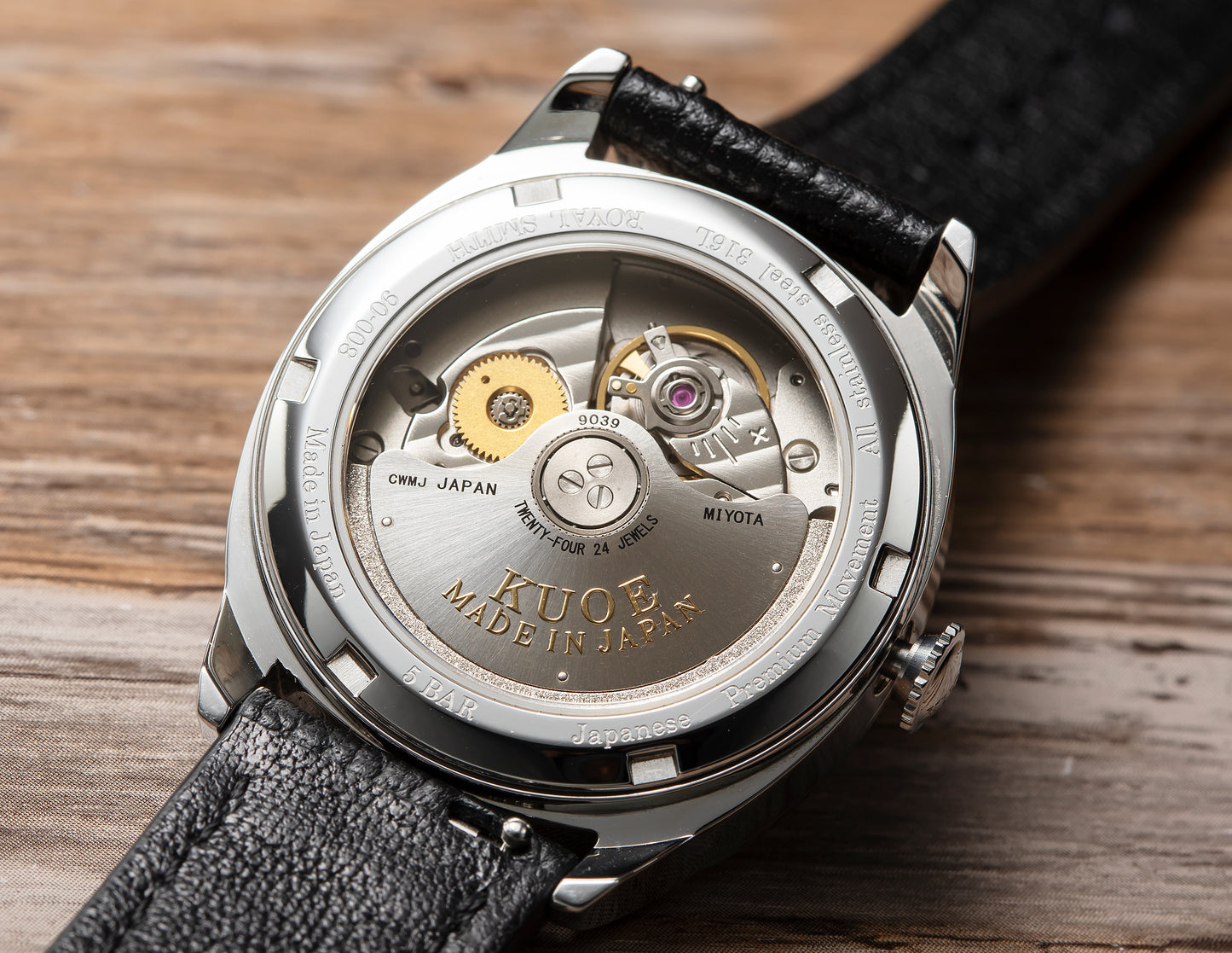 ROYAL SMITH 90-008 Silver case with silver indices dial