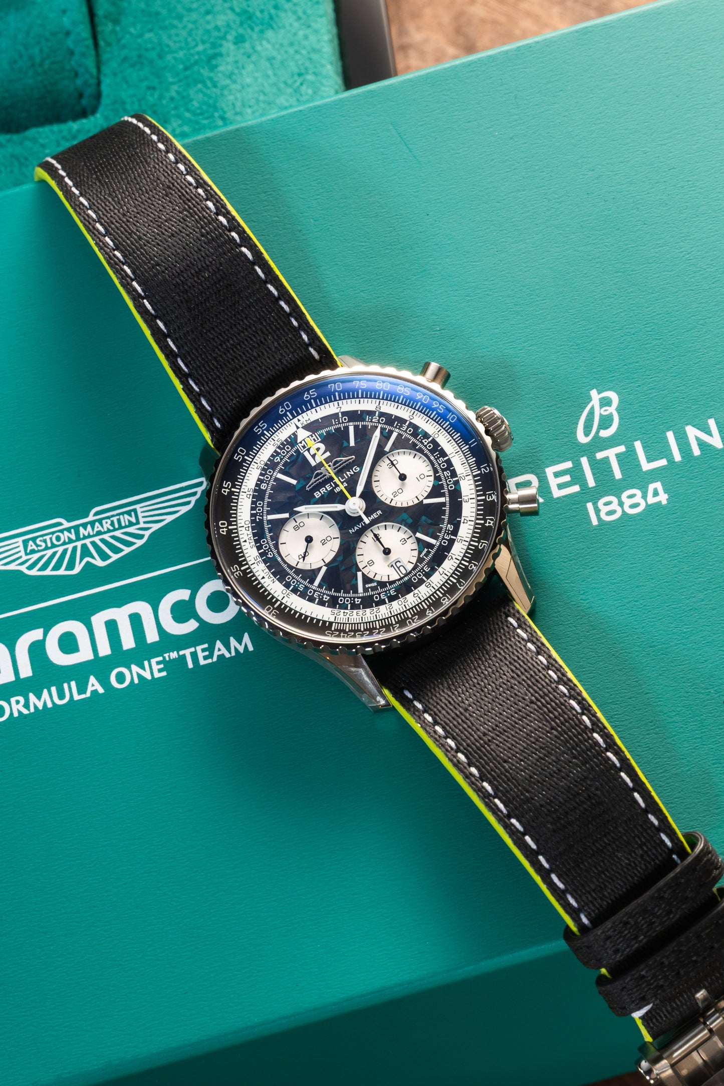 Breitling Navitimer B01 Chronograph 43 Aston Martin ARAMCO FORMULA ONE™ TEAM