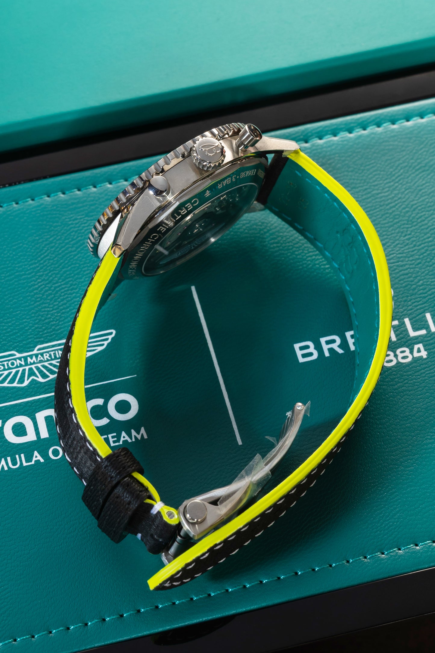 Breitling Navitimer B01 Chronograph 43 Aston Martin ARAMCO FORMULA ONE™ TEAM