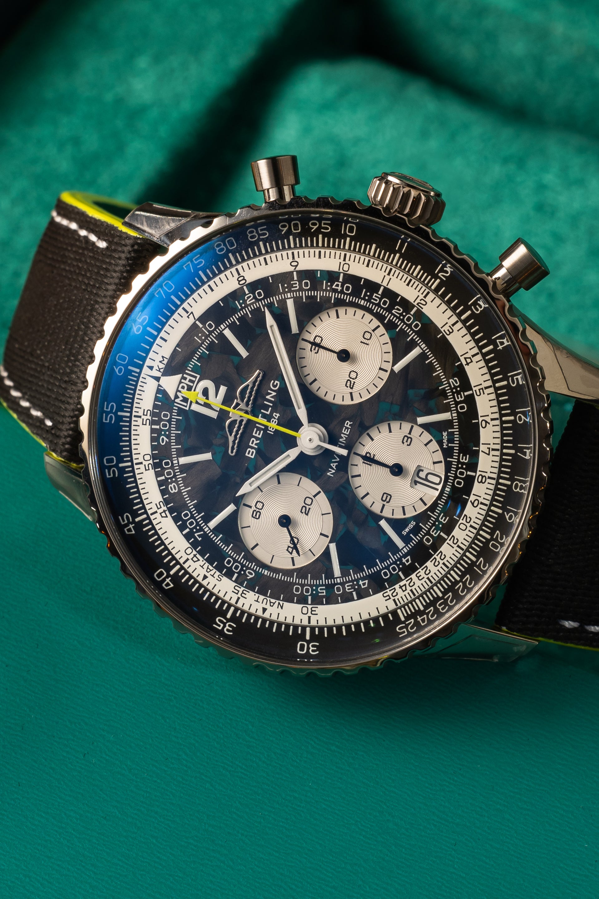 Breitling Navitimer B01 Chronograph 43 Aston Martin ARAMCO FORMULA ONE™ TEAM