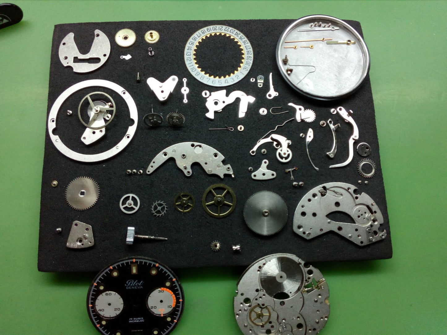 Full movement service for chronographs