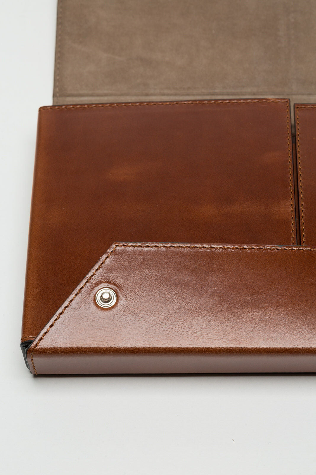 WG Xclusiv Caramel Brown Leather Case