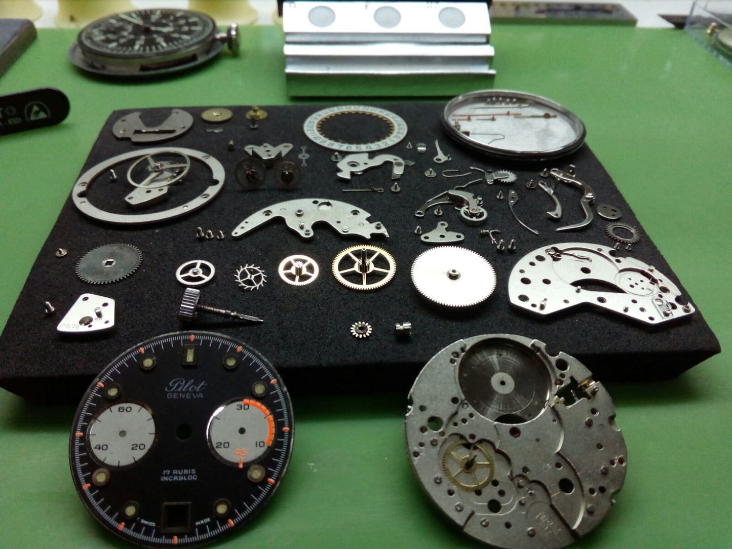 Full movement service for chronographs